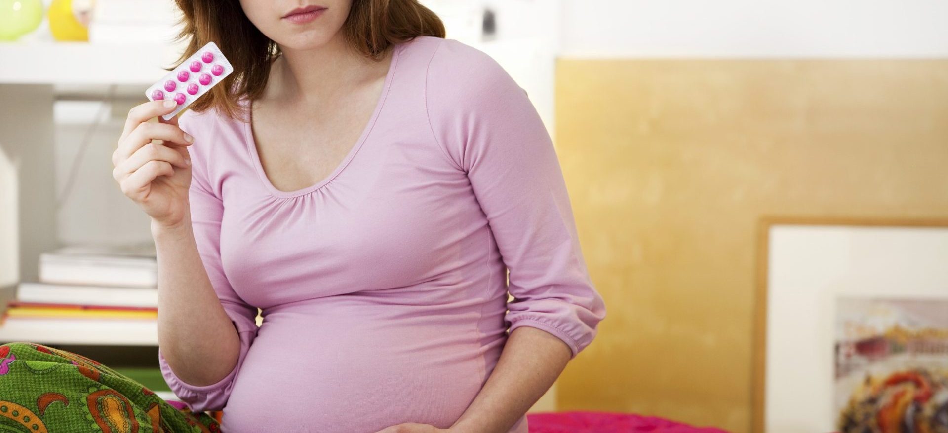 Почему беременным тяжело. Внебрачная беременность. Беременные и грипп. Беременные домашнее. Беременные женщины и лекарства.